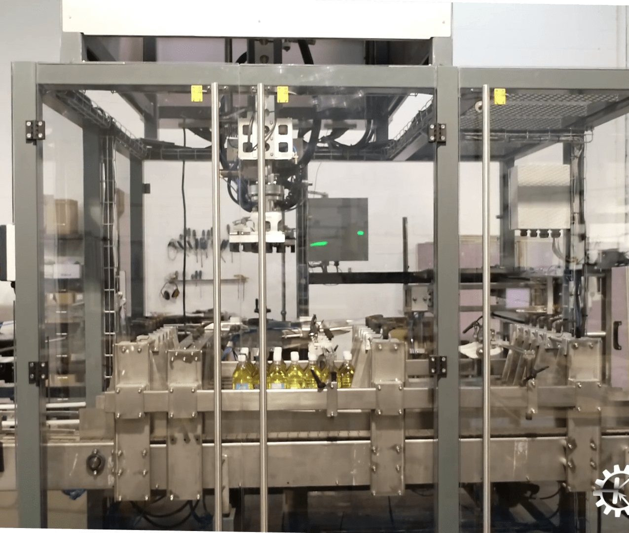 Automatic pick & place case packer for bottles