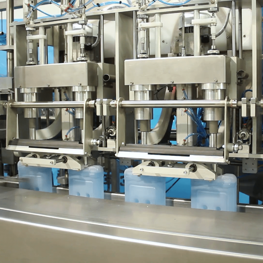 Automatic inline multi-head capping machine
