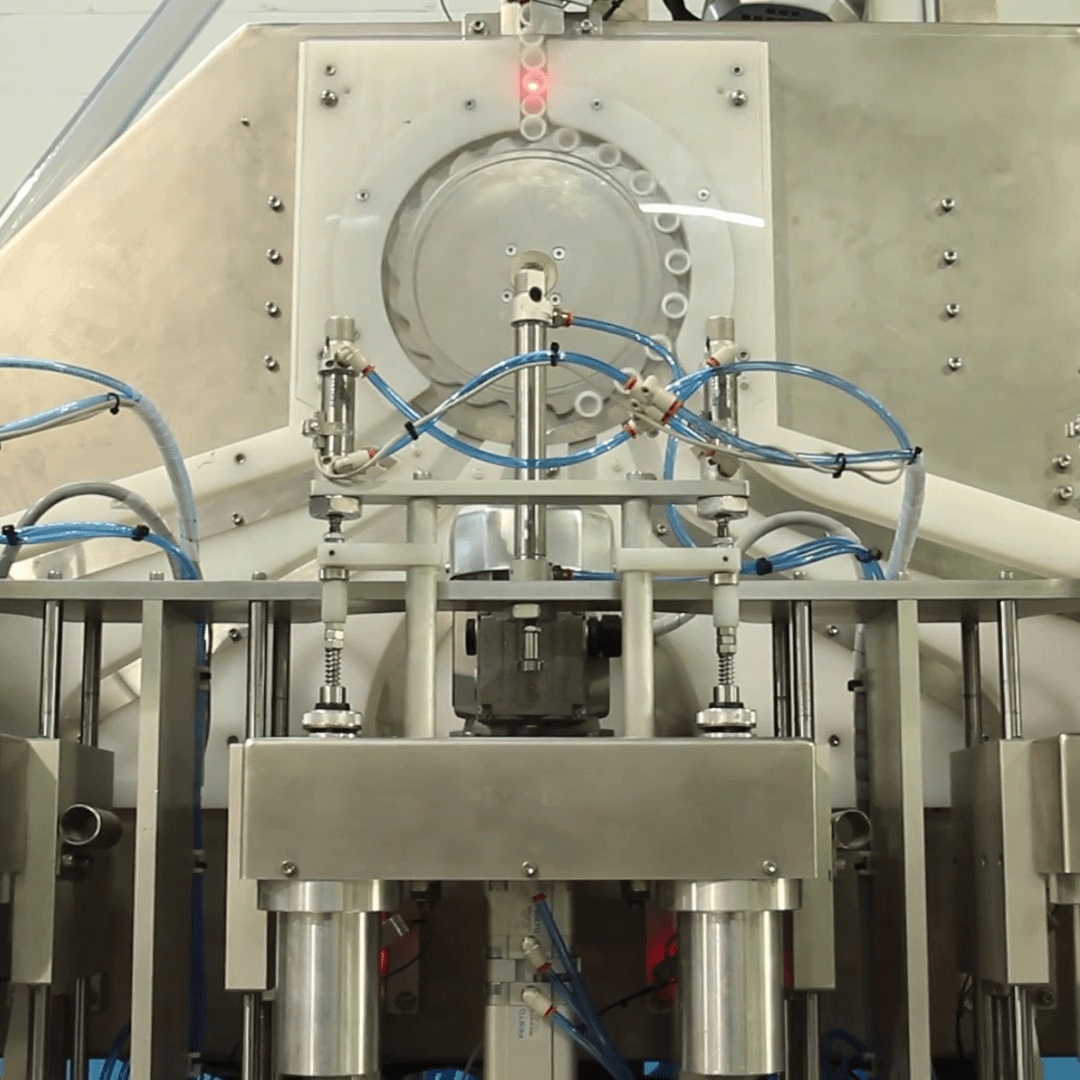 Automatic inline multi-head capping machine