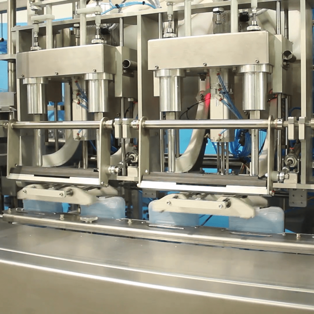 Automatic inline multi-head capping machine